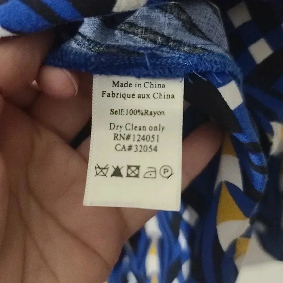 The Odells | Alisha Blue Geo Print Shirt Sz M ~ 3/$15 - Picture 5 of 8